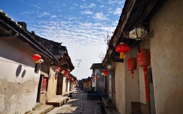龙年将至！高达5米的“中华龙”亮相申城 以艺术行动赋能城市美育